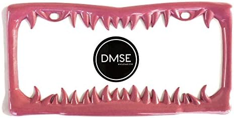 DMSE Evrensel Metal Köpekbalığı Diş Diş Jaws plaka çerçevesi Serin Tasarım Herhangi Bir Araç İçin (Pembe Köpekbalıkları Diş)